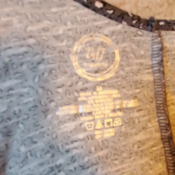 Maurices 24/7 grey animal print blouse size Medium - Picture 8 of 8